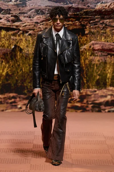 Look 32
